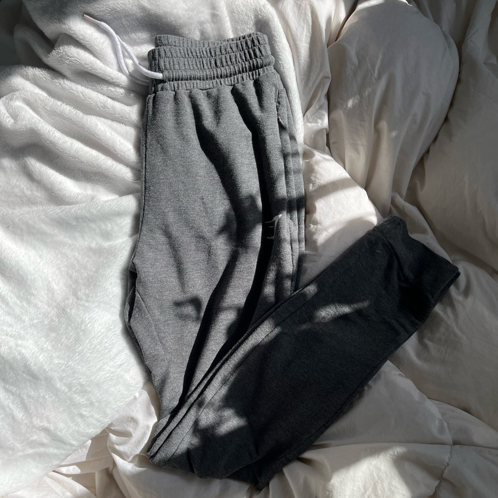 NWOT | SMALL grey gymshark joggers !